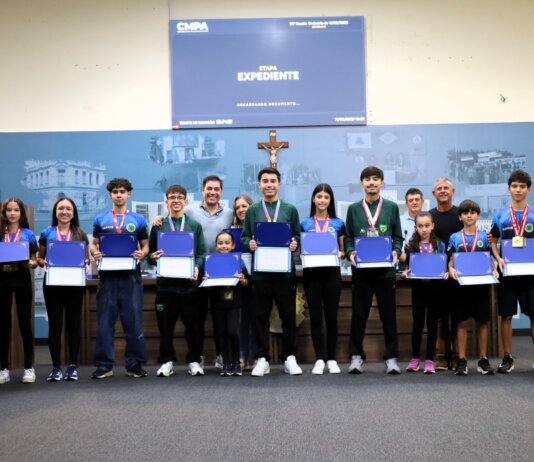 Campeões mineiros e sul-americanos de karatê são homenageados na Câmara